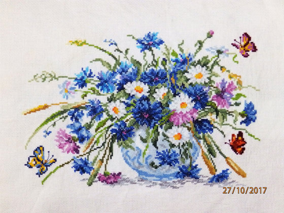 Работа «Васильки с ромашками»