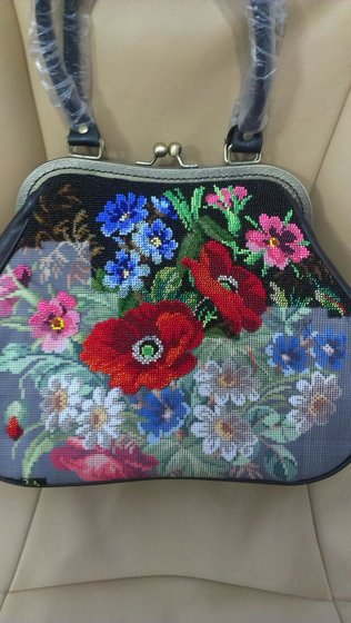 Работа «Сумка вышитая бисером. Процесс.»