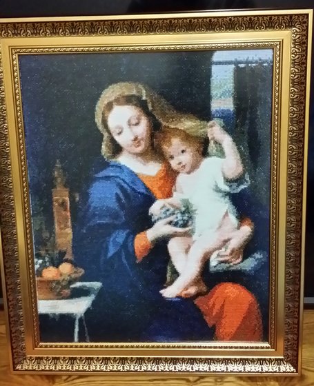 Работа «Мадонна с виноградом»