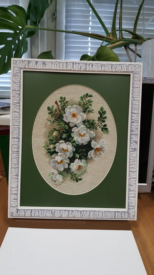 Работа «Белый шиповник»