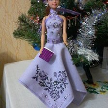 Работа «Платье для куклы с вышивкой крестом вручную.»