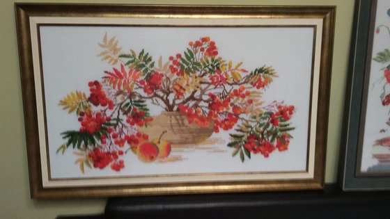 Работа «Рябина после оформления в багетной мастерской»