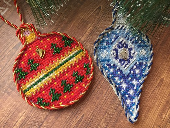 Работа «Новогодние игрушки на ёлку»