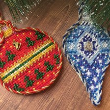 Работа «Новогодние игрушки на ёлку»