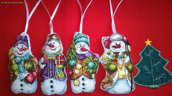 Работа ««Снеговики» Елочные игрушки»