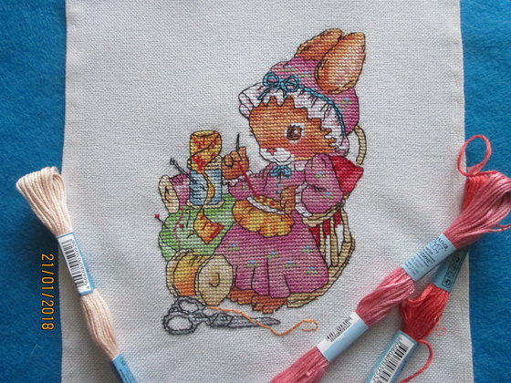 Работа «Зайка - вышивайка»