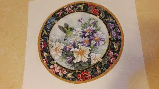 Работа «Колибри в цветочном круге»