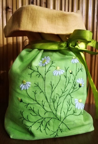 Работа «Мешочек для трав  "Ромашки".»