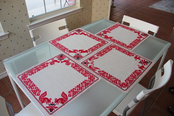 Работа «Салфетки, северный матив»