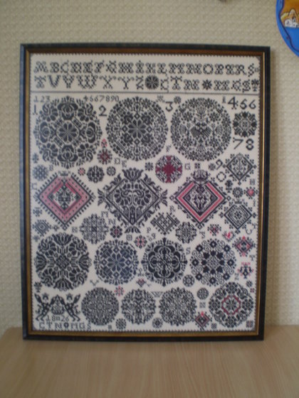 Работа «Permin 39-4410 Vierlande 1826 Sampler»