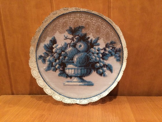 Работа «Металлический поднос , вышивка бисером, стекло»