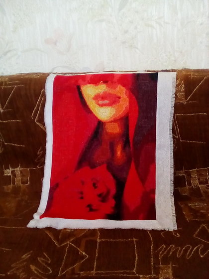 Работа «Девушка в красном»