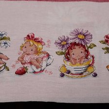 Работа «SODA "Девочки в чашках"»