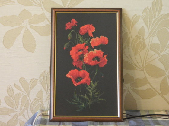 Работа «Маки на черном»