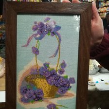 Работа «Фиалки в корзинке»