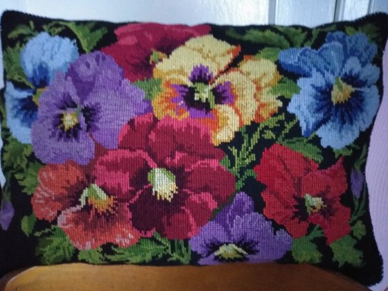 Работа «подушка "Анютки"»