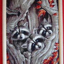 Работа «3 енотика в дупле»