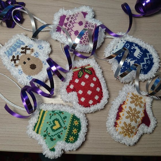 Работа «Рукавички другая сторона)»