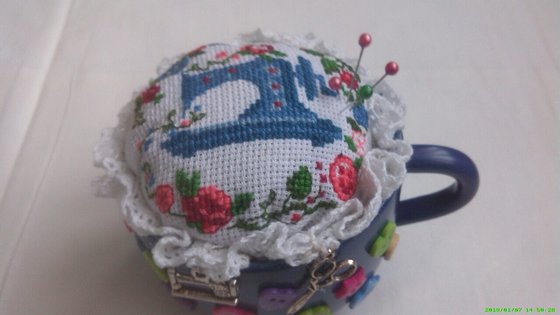 Работа «Игольница в чашке»