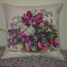 Работа «Подушка с букетом сирени»