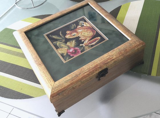 Работа «Оформленная в шкатулку Лягушка»