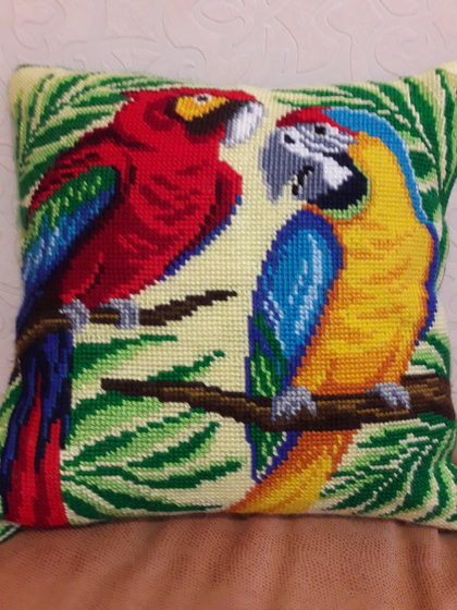 Работа «подушка попугайчики»