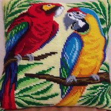 Работа «подушка попугайчики»