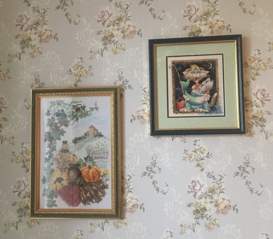 Работа «Две вышивки подружились на стене)))»