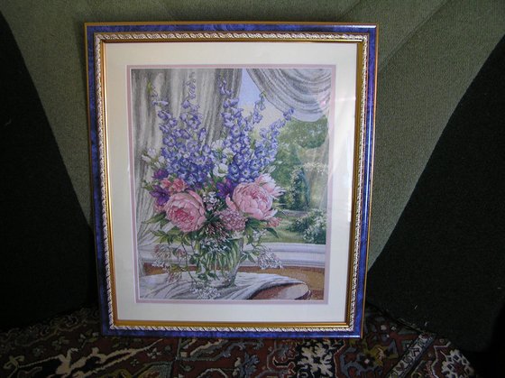 Работа «Пионы и дельфиниумы»