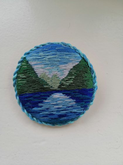 Работа «Брошь "Горное озеро"»