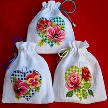 Работа «Мешочки с цветочными мотивами»