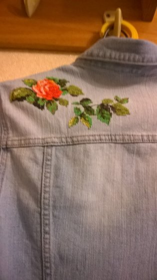 Работа «Вышивка на джинсовой куртке (спинка)»