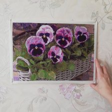 Работа «Корзинка с виолами»