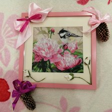 Работа «Синичка и пионы»