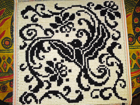 Работа «Подушка, шерстяные нитки»