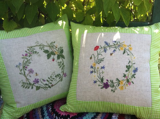 Работа «Подушки "Полевые цветы"»
