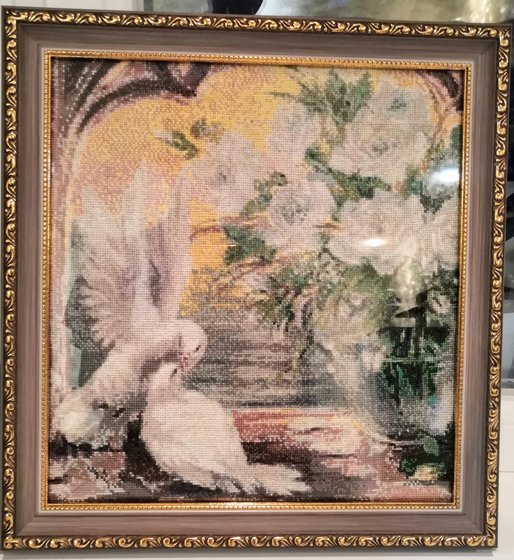 Работа «Голуби и розы»