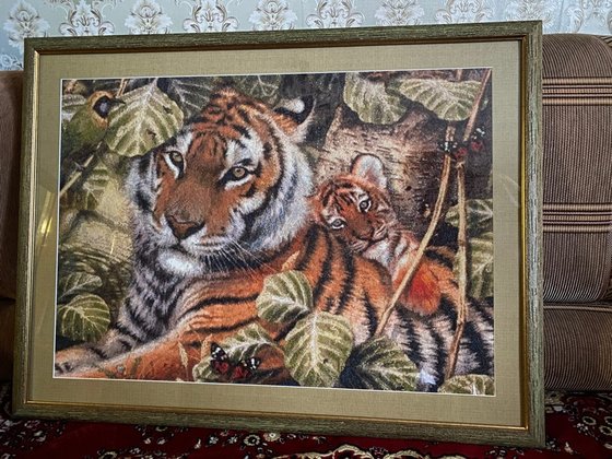Работа «Тигры. Оформление вышивки»