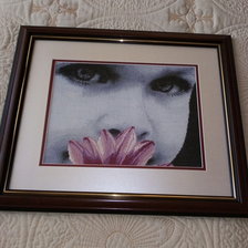 Работа «Малыш с цветком»