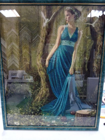 Работа «женщина в изумрудном»