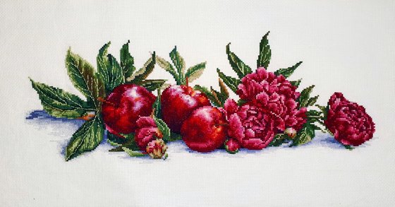 Работа «Пионы и красные яблоки от сделай своими руками»