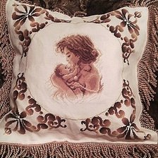 Работа «Подушка. Женщина с ребенком»