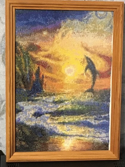 Работа «Дельфин в лучах заката»