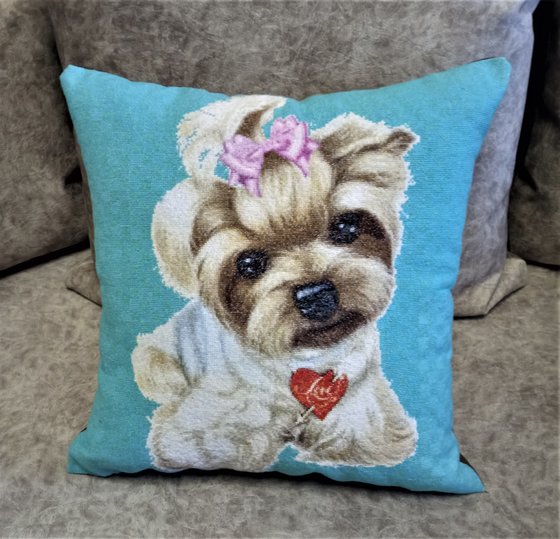 Работа «Подушечка для внучки»