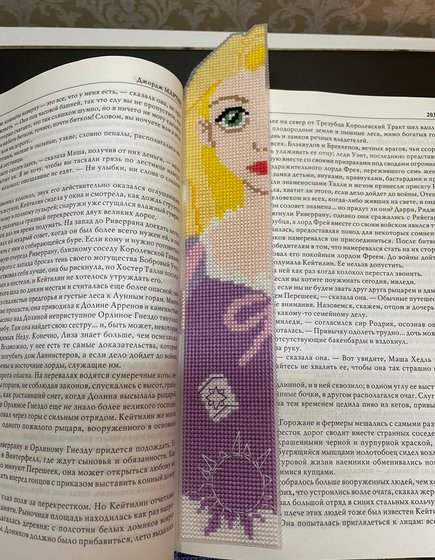 Работа «Закладка Рапунцель на пластиковой канве»