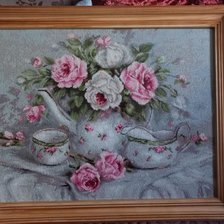 Работа «Чайный сервиз и розы от Лукас»