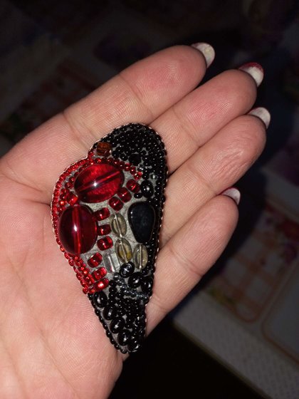 Работа «Брошь Снегирь»