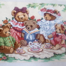 Работа «Мишки на пикнике.»