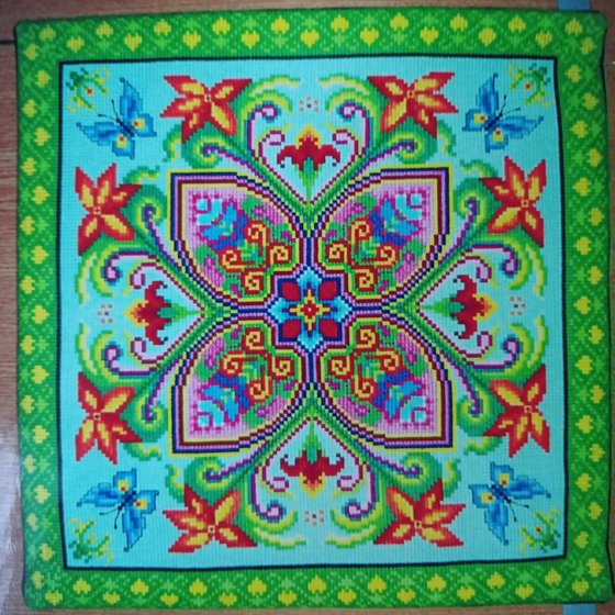 Работа «Подушка с орнаментом,фон зеленый»