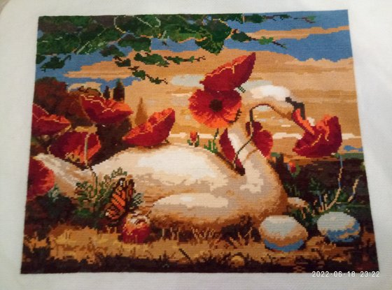 Работа «лебедь в маках»